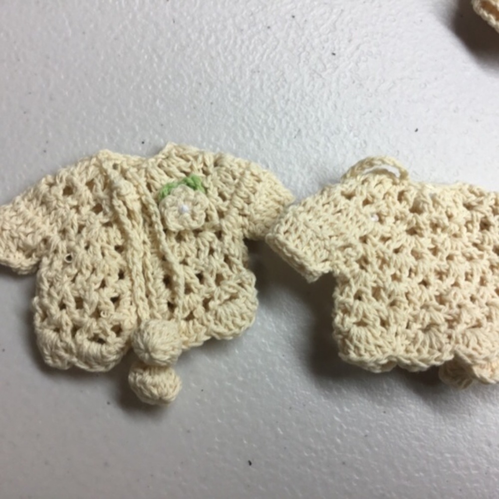 Mini 34 crocheted baby girl/boy party favor or decoration - Picture 10 of 12